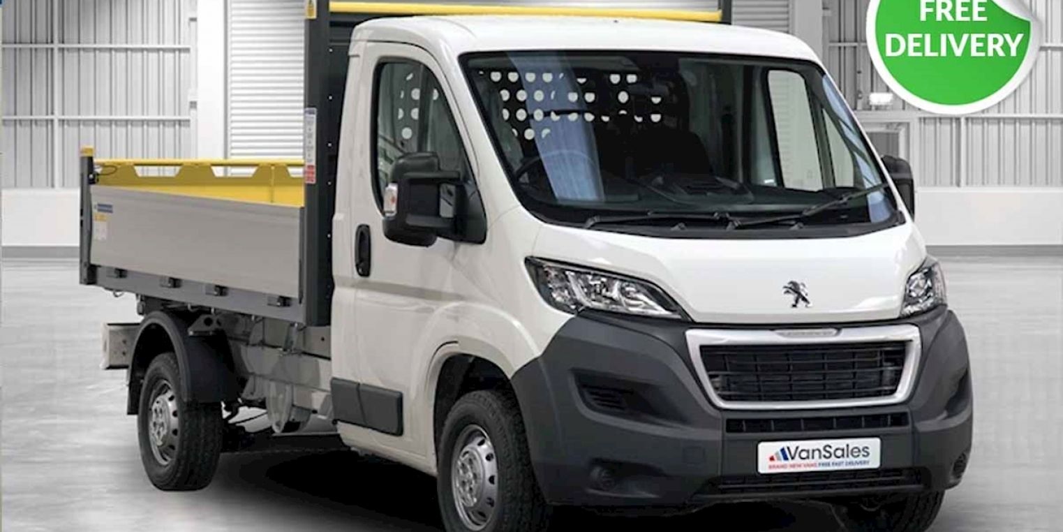 Battle of the Tippers: Fiat E-Ducato vs Peugeot e-Boxer