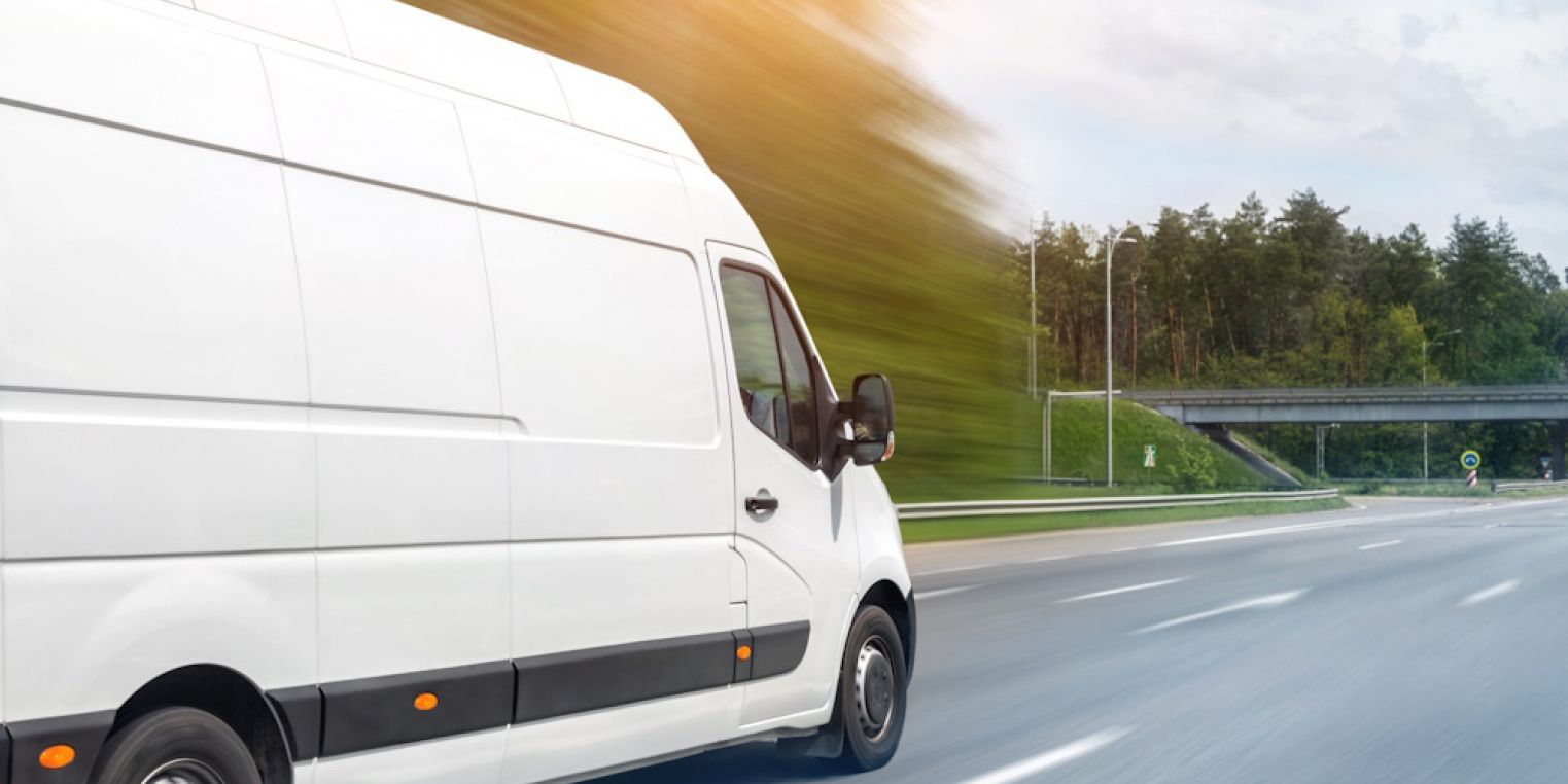 How Do Van Driving Conditions Differ Between Seasons?