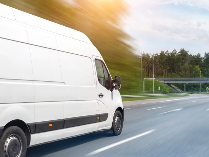 How Do Van Driving Conditions Differ Between Seasons?