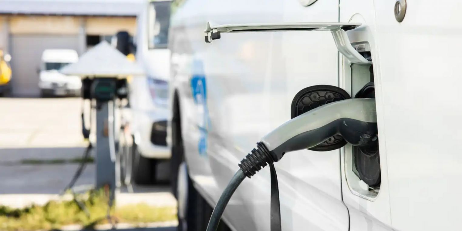 How Electric Vans Help Businesses In A Cost of Living Crisis