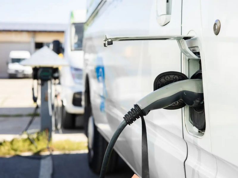 How Electric Vans Help Businesses In A Cost of Living Crisis