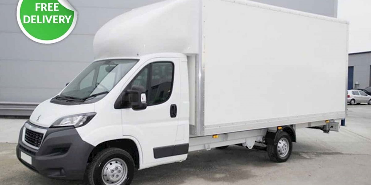 Luton: Citroen E-Relay vs Peugeot e-Boxer