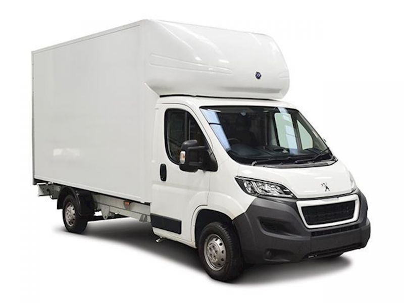 Peugeot e-Boxer Luton vs Renault Master Z.E. Luton